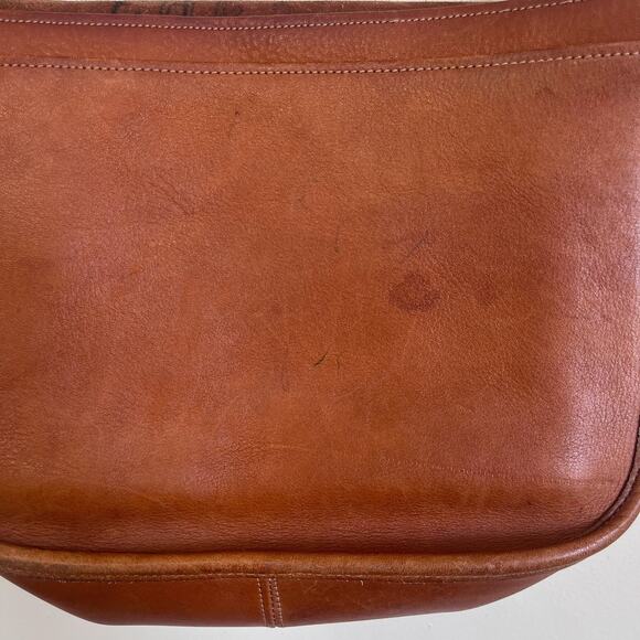 Vintage Coach Saddle Shoulder Bag British Tan Cowhide Leather Flap 70s USA 8101 - Picture 15 of 16
